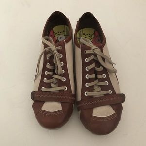 Merrell women’s cream and brown sneakers Sz8